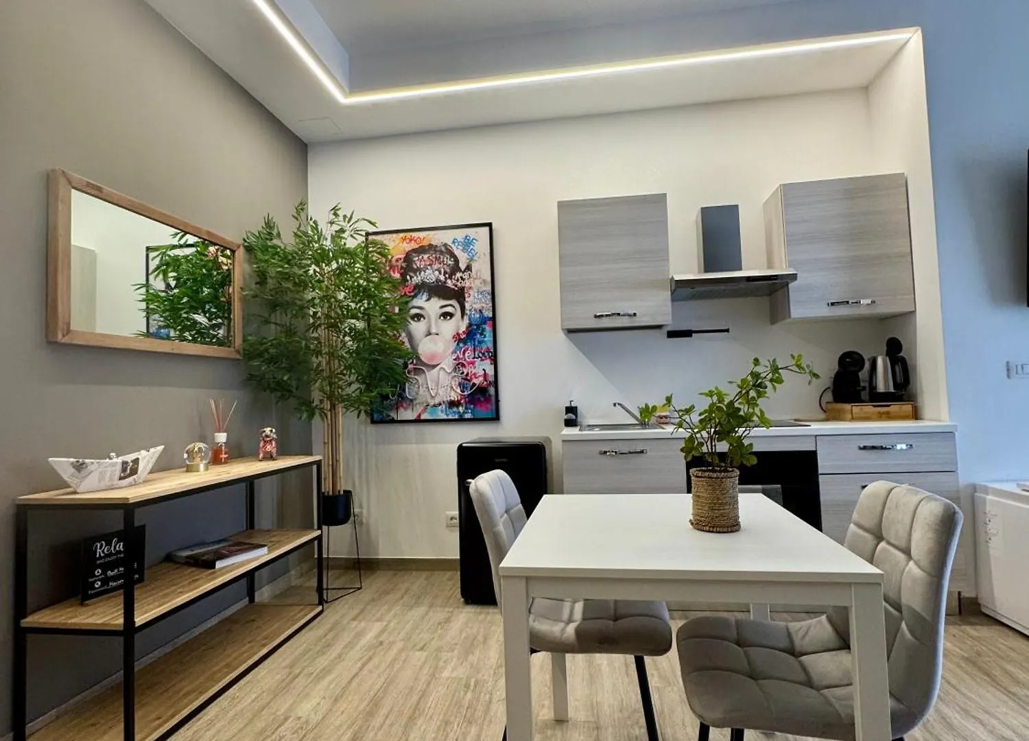 Maison 32 - Luxury Suite Con Jacuzzi E Cucina - Bari Central Station Apartment