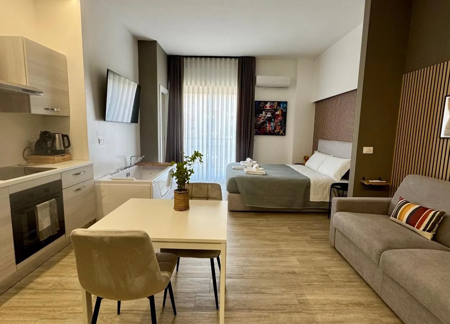 Maison 32 - Luxury Suite Con Jacuzzi E Cucina - Bari Central Station